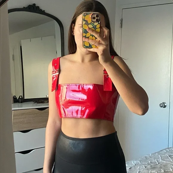 Beginning Boutique “Stay Close Top” - Picture 2 of 6